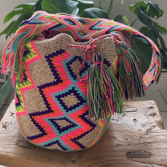 NEW - Wayuu Authentic Colombian Mochila handwoven bag - Picture 3 of 4